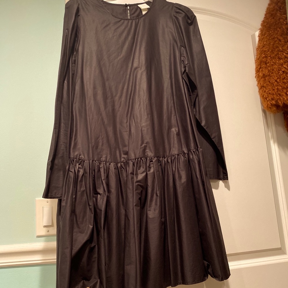 Long sleeve knee-length dress